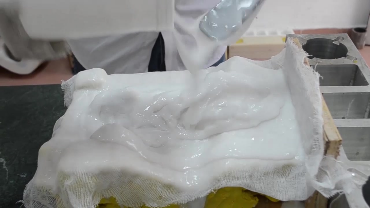 縮合型模具硅膠刷模和倒模適合用什么硬度的硅膠？